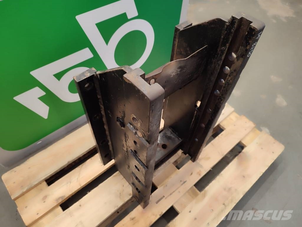 Massey Ferguson KU301AL MASSEY FERGUSON 8250 hitch console Chassis
