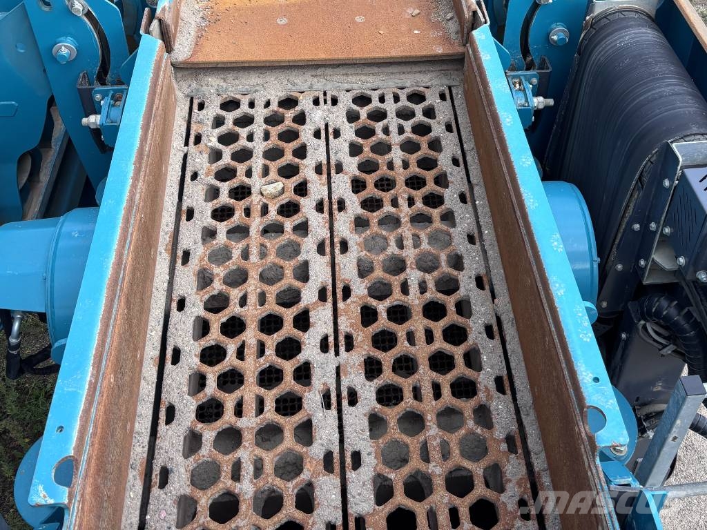 PowerScreen Premiertrak R400X Mobile crushers