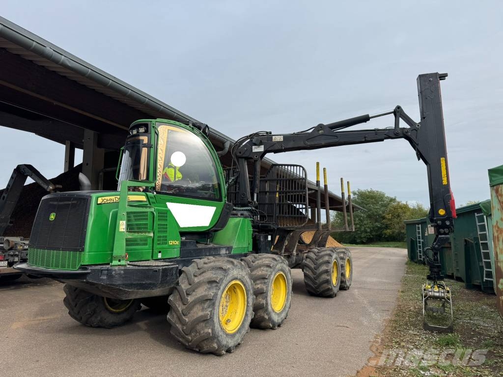 John Deere 1210E - d'occasion Forwarderid