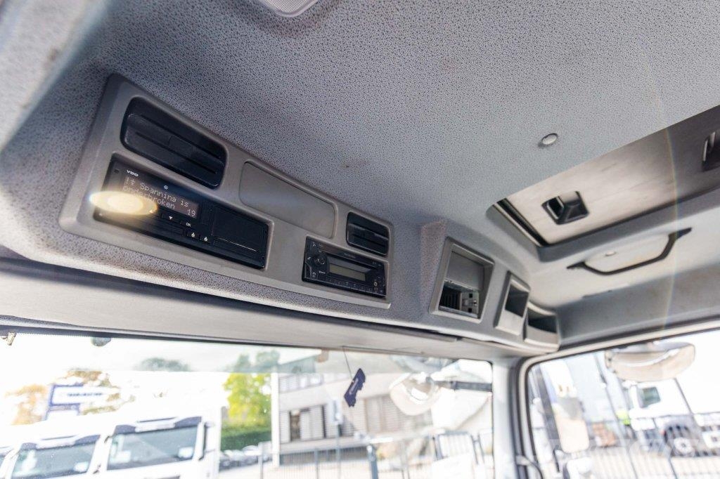 Mercedes-Benz ATEGO 1530 L+CARGOLIFT Furgons