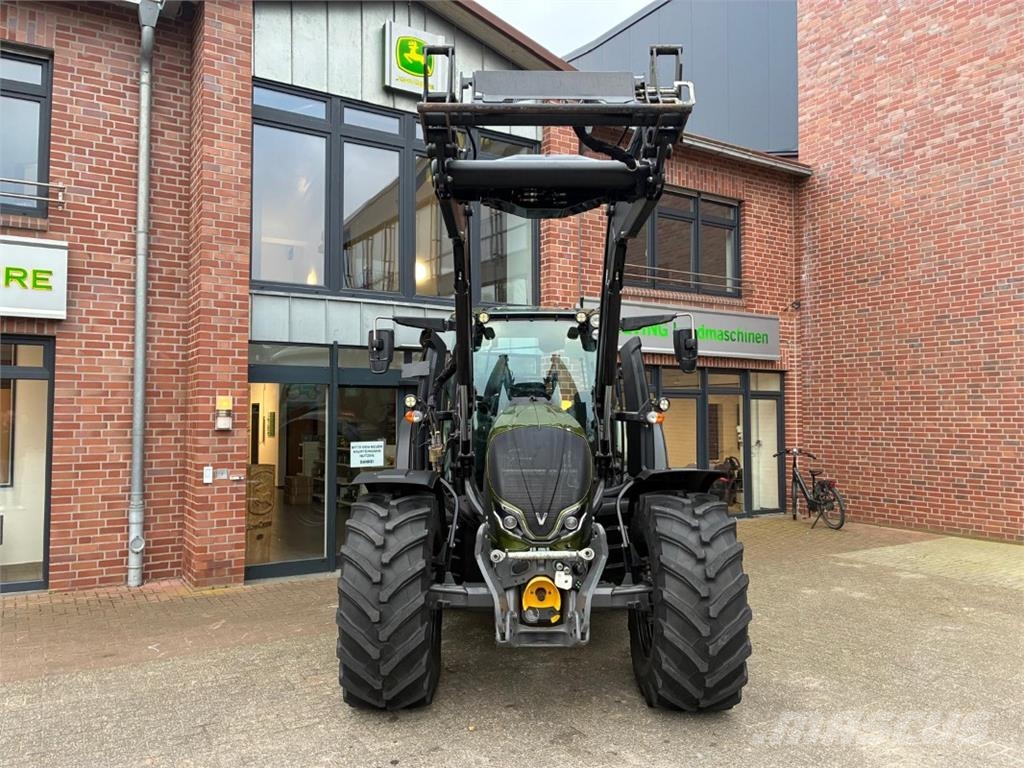 Valtra N175 Tractoare