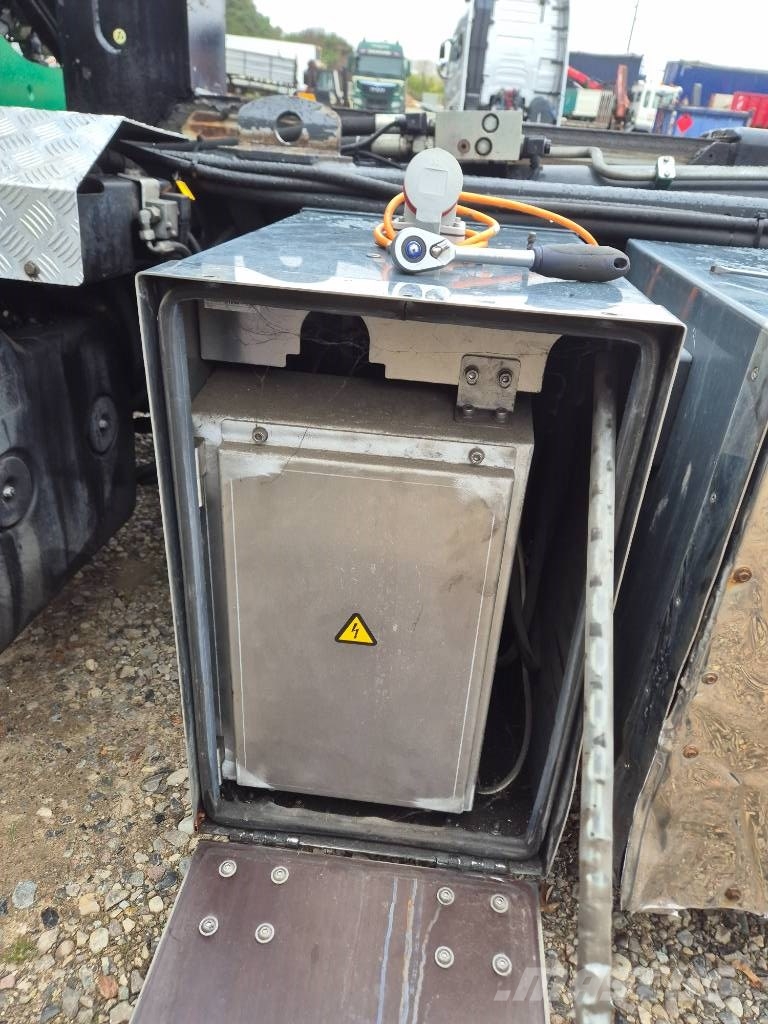 Mercedes-Benz Econic 2630 6x2/ Fassi 245-4/Hooklift/Generator Lastbil med kran
