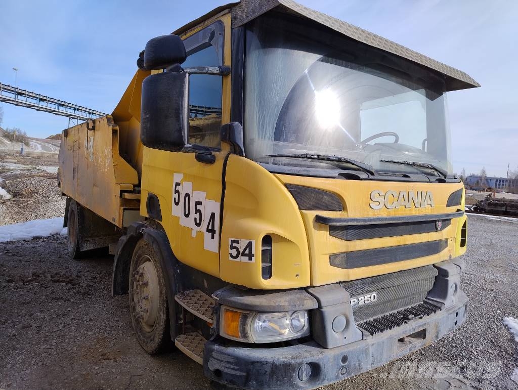 Scania P 250 Camiones bañeras basculantes o volquetes