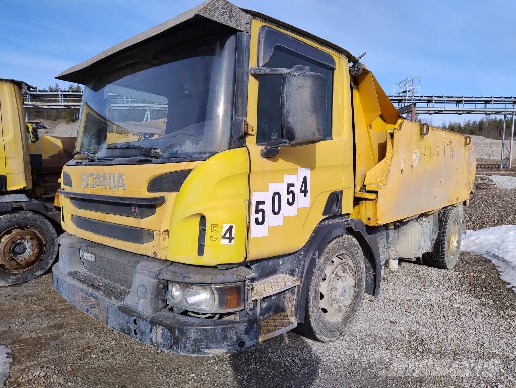 Scania P 250 Camiones bañeras basculantes o volquetes