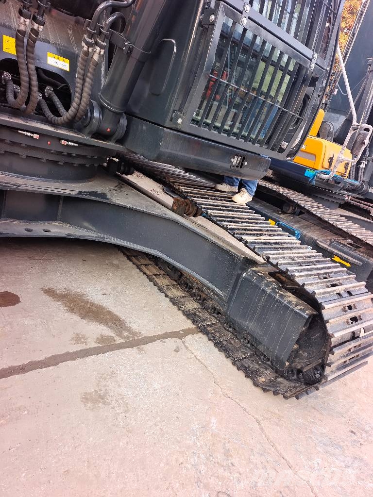 Hyundai 305LC-9T   the largest‑scale supplier Raupenbagger