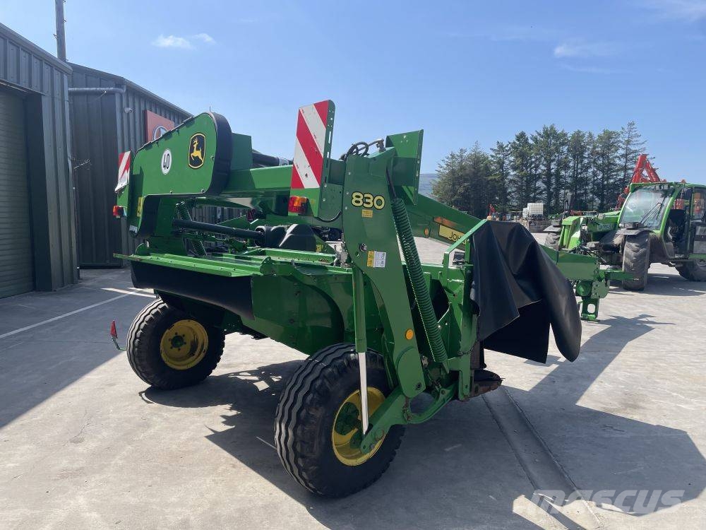 John Deere 830 Kosiarki ze wstępną obróbka paszy