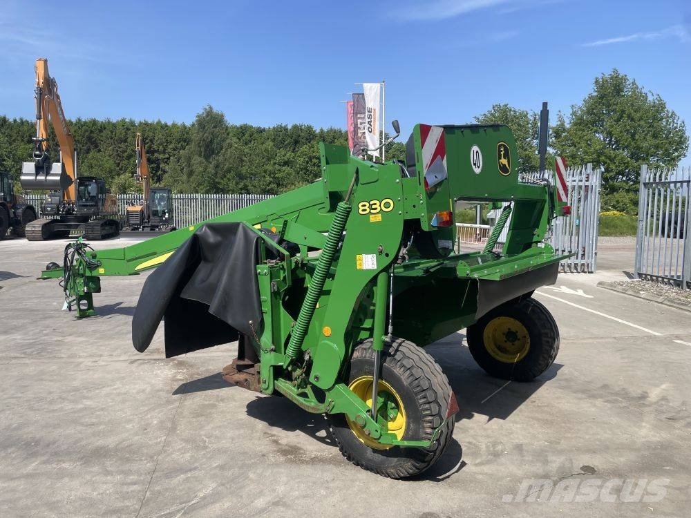 John Deere 830 Kosiarki ze wstępną obróbka paszy