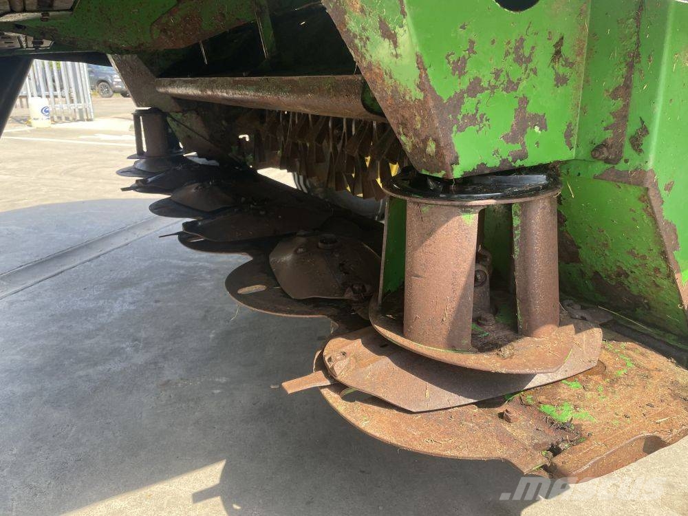 John Deere 830 Kosiarki ze wstępną obróbka paszy