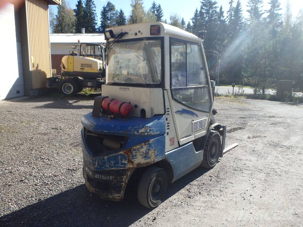 Mitsubishi FD 25 N Dieseltrukit