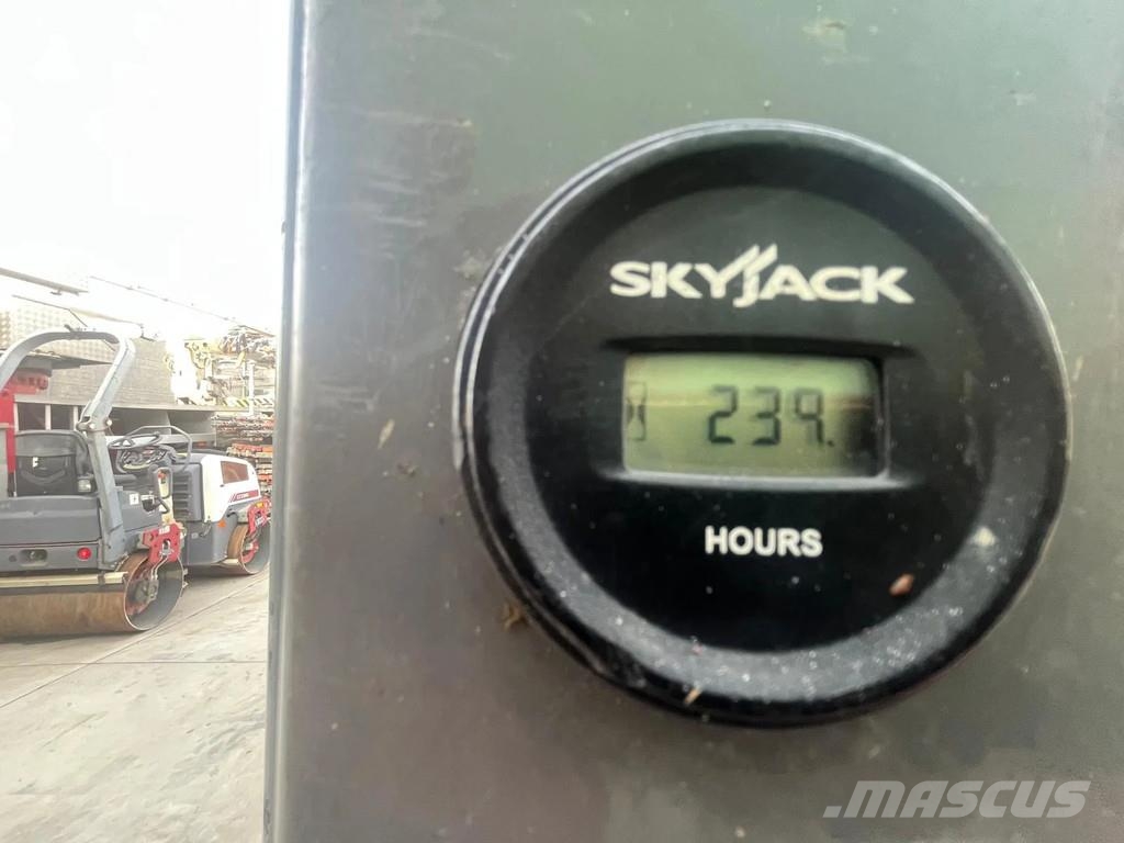 SkyJack SJ16 SJ16 Telescopic boom lifts