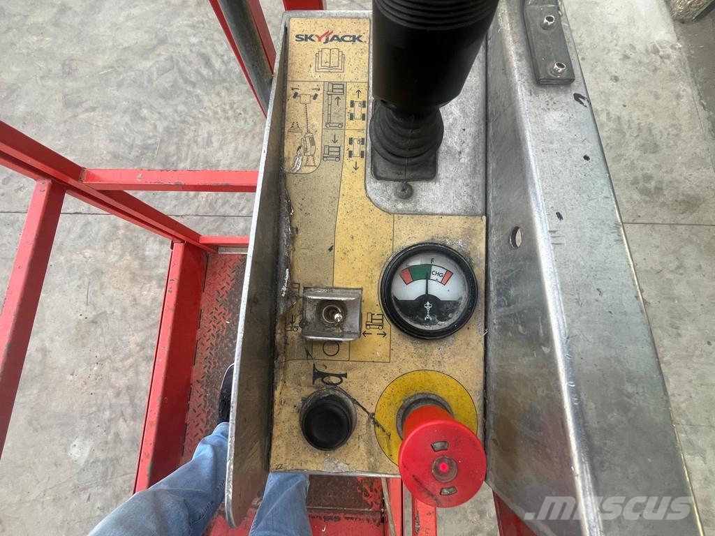 SkyJack SJ16 SJ16 Telescopic boom lifts