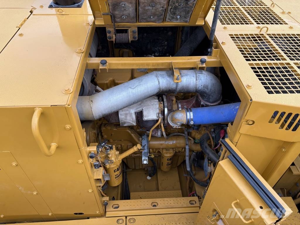 CAT 390 D L ME (coming in) حفارات زحافة