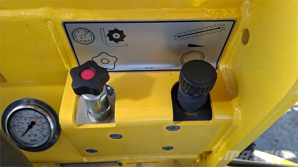 Bomag BM 600/15-2 Otros