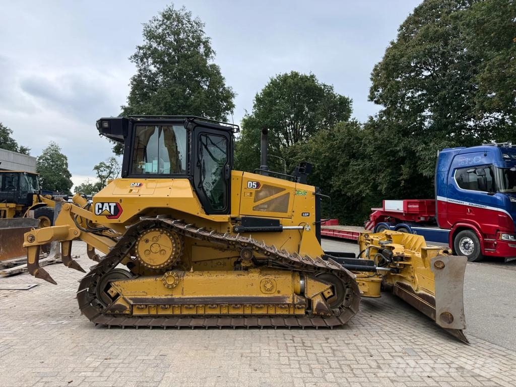 CAT D5 Bulldozer