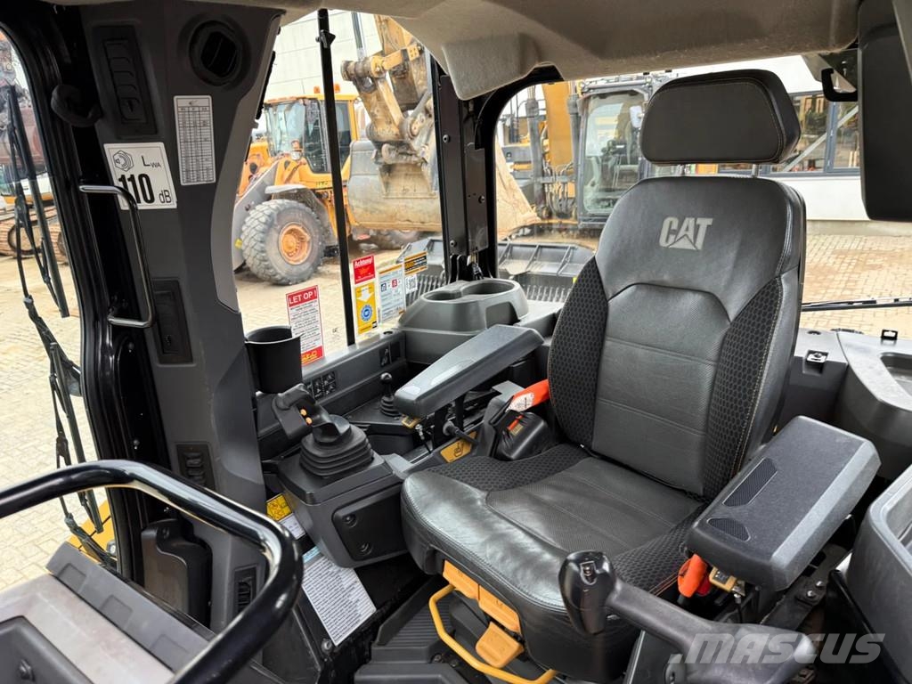 CAT D5 Bulldozer
