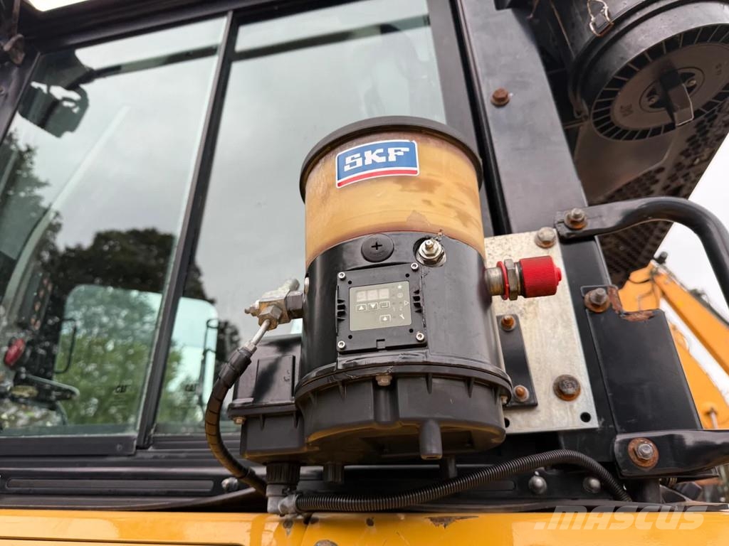 CAT D5 Bulldozer