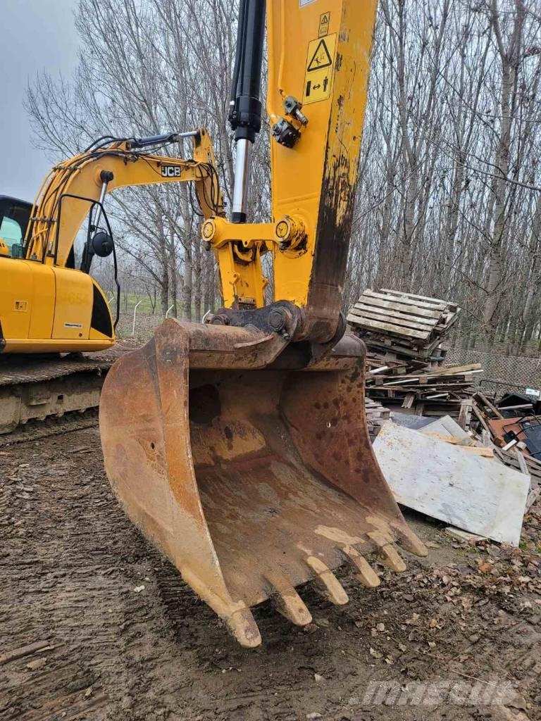 JCB JS220 X Paletli ekskavatörler