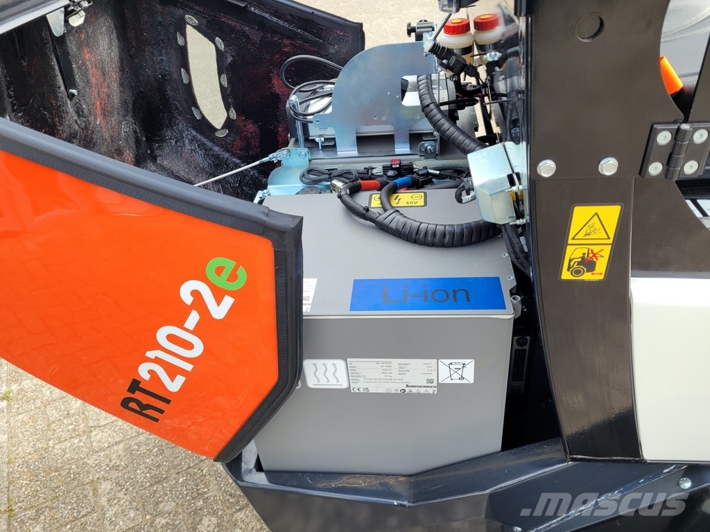 Kubota RT210-2E 轮式装载机