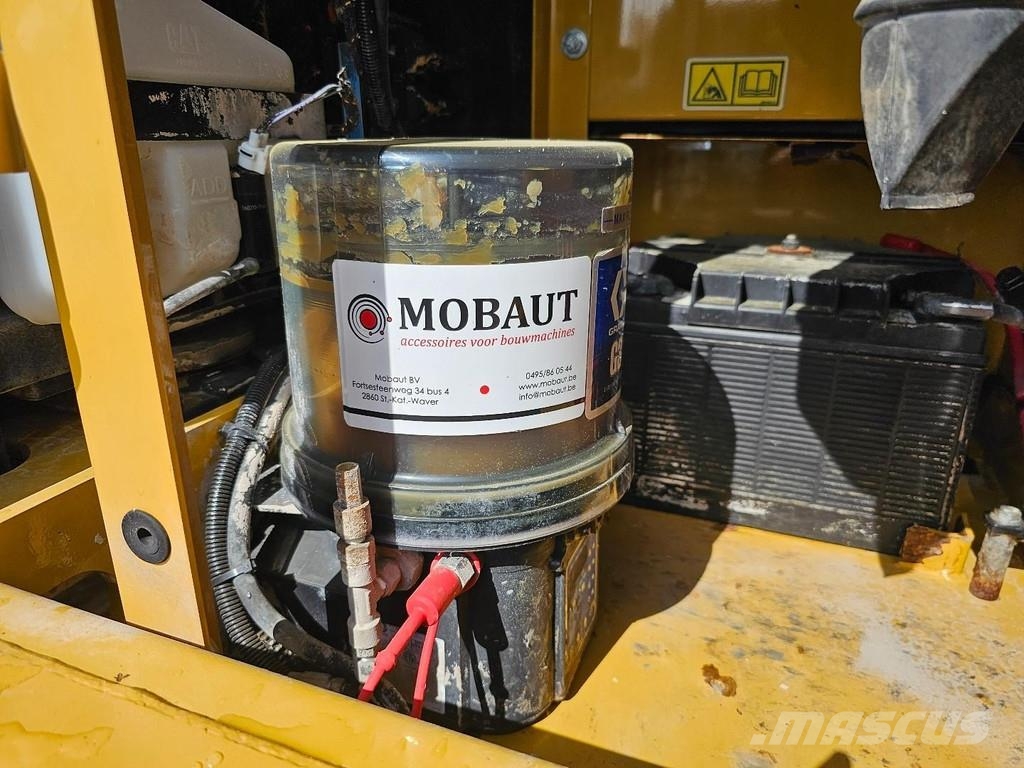 CAT 323 Εκσκαφείς με ερπύστριες