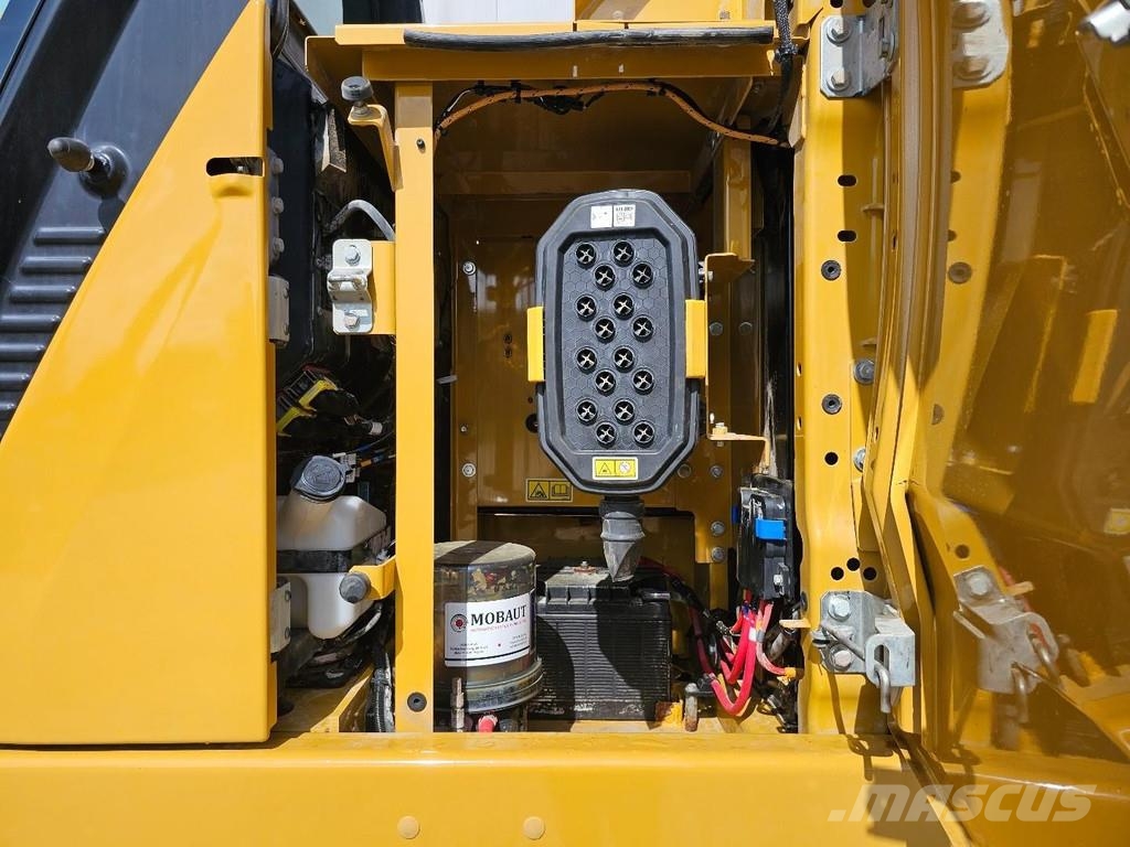 CAT 323 Εκσκαφείς με ερπύστριες
