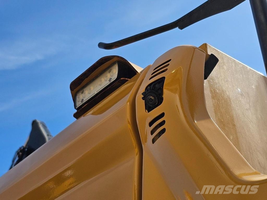 CAT 323 Εκσκαφείς με ερπύστριες