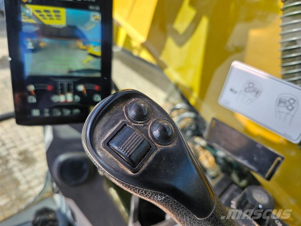 CAT 323 Εκσκαφείς με ερπύστριες