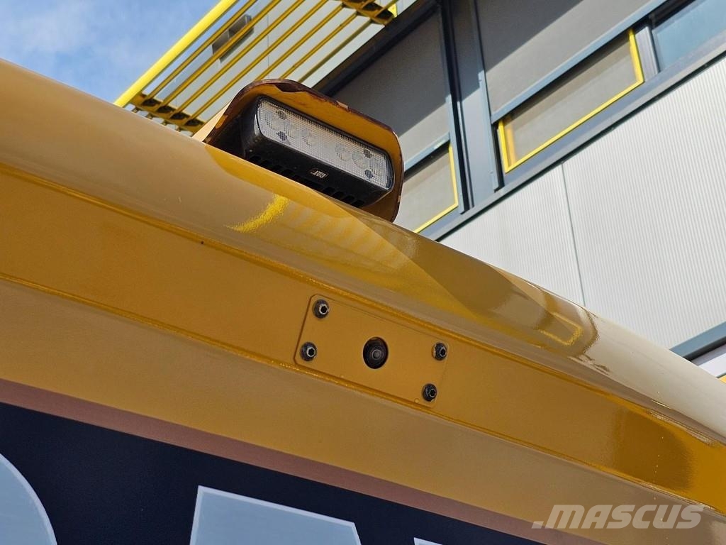CAT 323 Εκσκαφείς με ερπύστριες