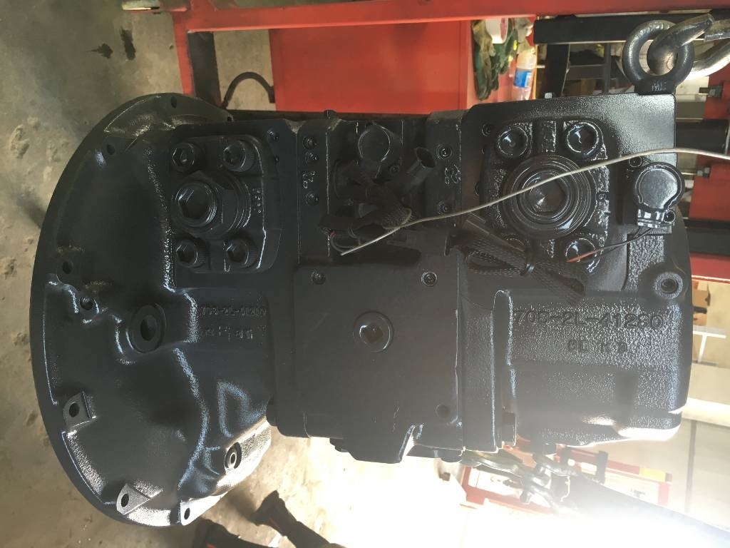 Komatsu PC210-8K Hydraulic pump 708-2L-00700 Transmissie