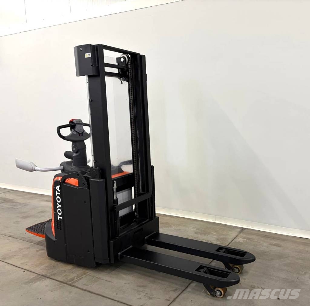 Toyota 11354 - SPE140L LI-ION Elektrikli forkliftler
