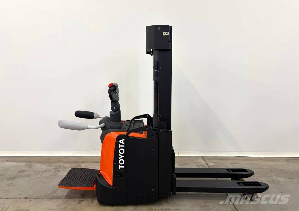 Toyota 11354 - SPE140L LI-ION Elektrikli forkliftler