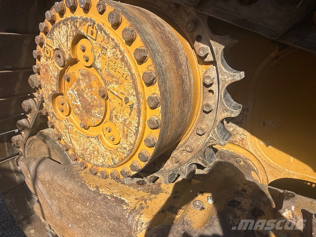 CAT D 7 Crawler dozers