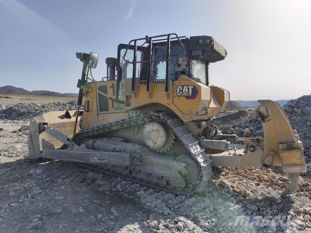 CAT D 7 T بلدوزرات مجنزرة