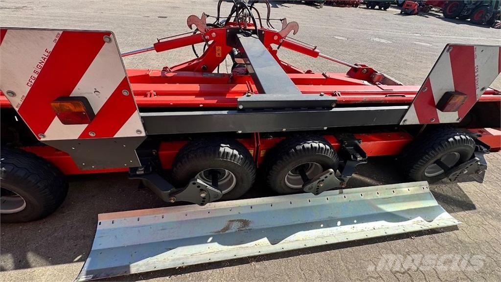 Kuhn RM610 جزازات وأغطية المراعي