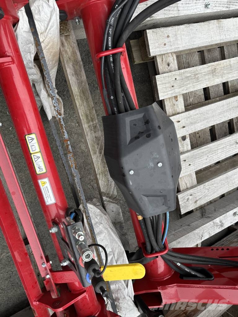 Quicke X4S Frontlastere og graveredskap