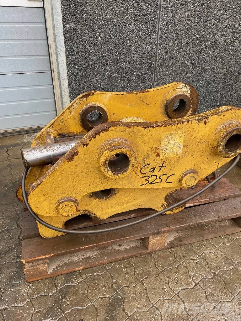 Miller CAT 325 hurtigskift / Schnellwechsler / Quick hitc Greito sujungimo jungtys