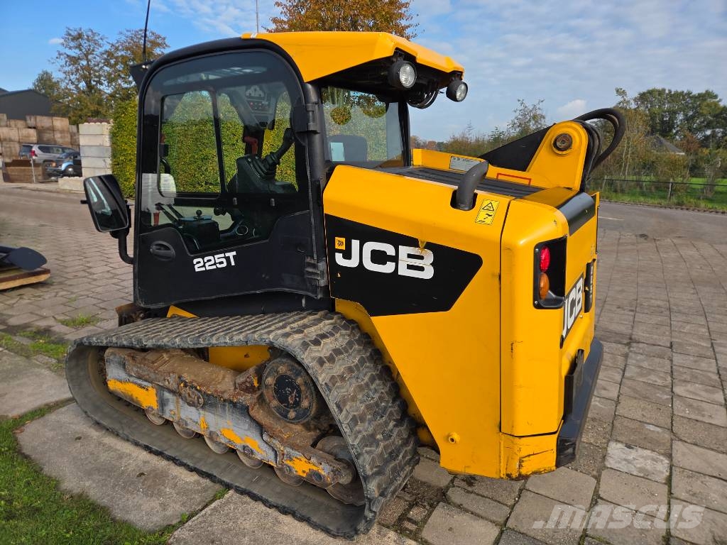 JCB 225 T Lietoti riteņu kompaktiekrāvēji