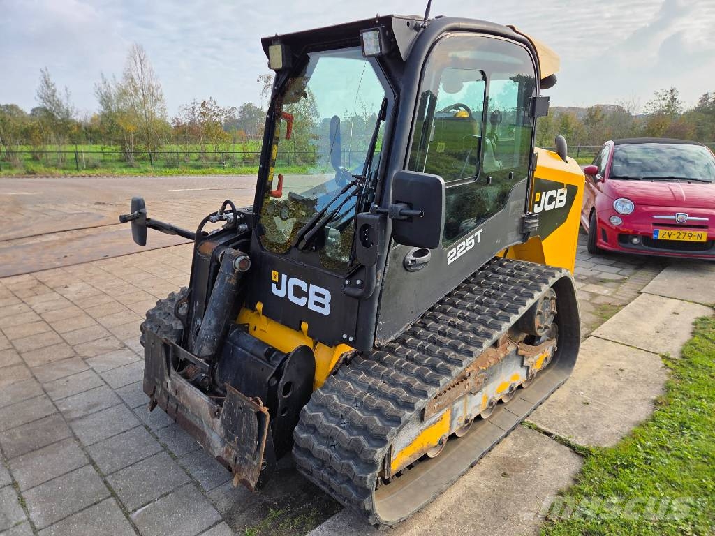 JCB 225 T Lietoti riteņu kompaktiekrāvēji