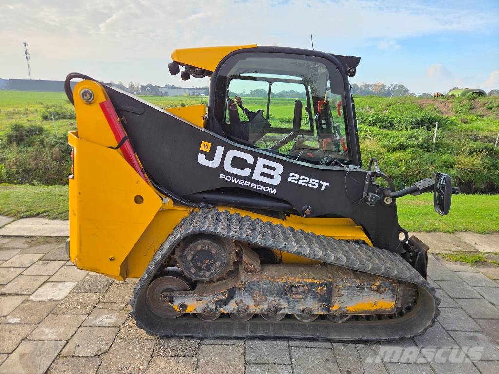 JCB 225 T Lietoti riteņu kompaktiekrāvēji