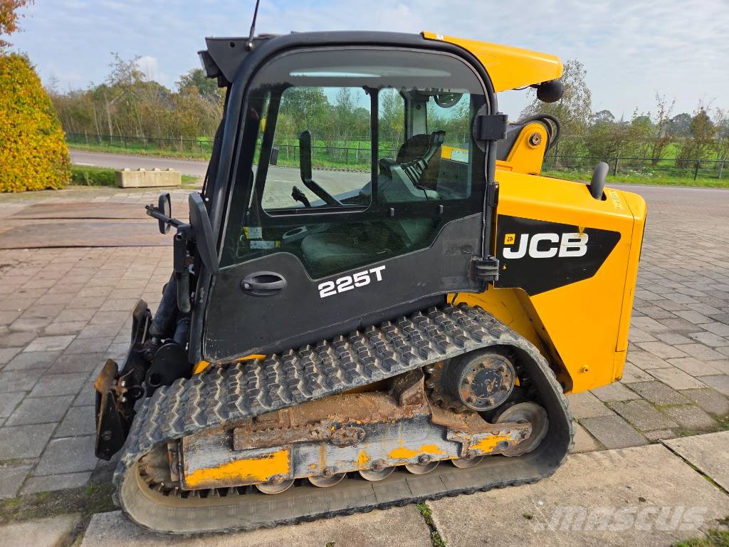 JCB 225 T Lietoti riteņu kompaktiekrāvēji