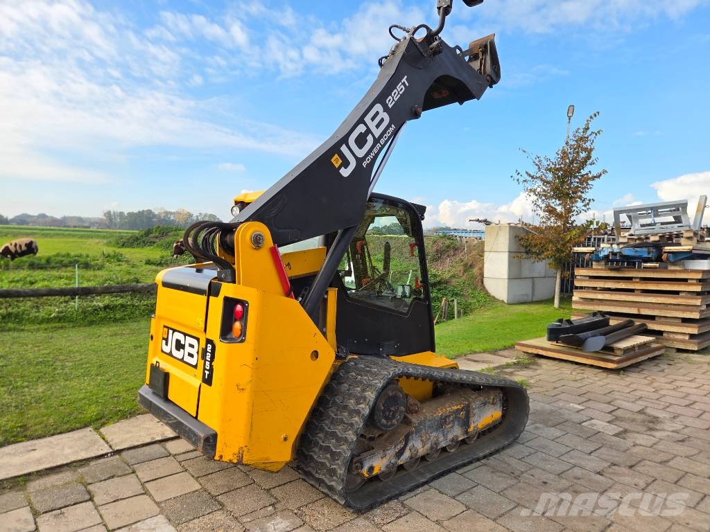 JCB 225 T Lietoti riteņu kompaktiekrāvēji