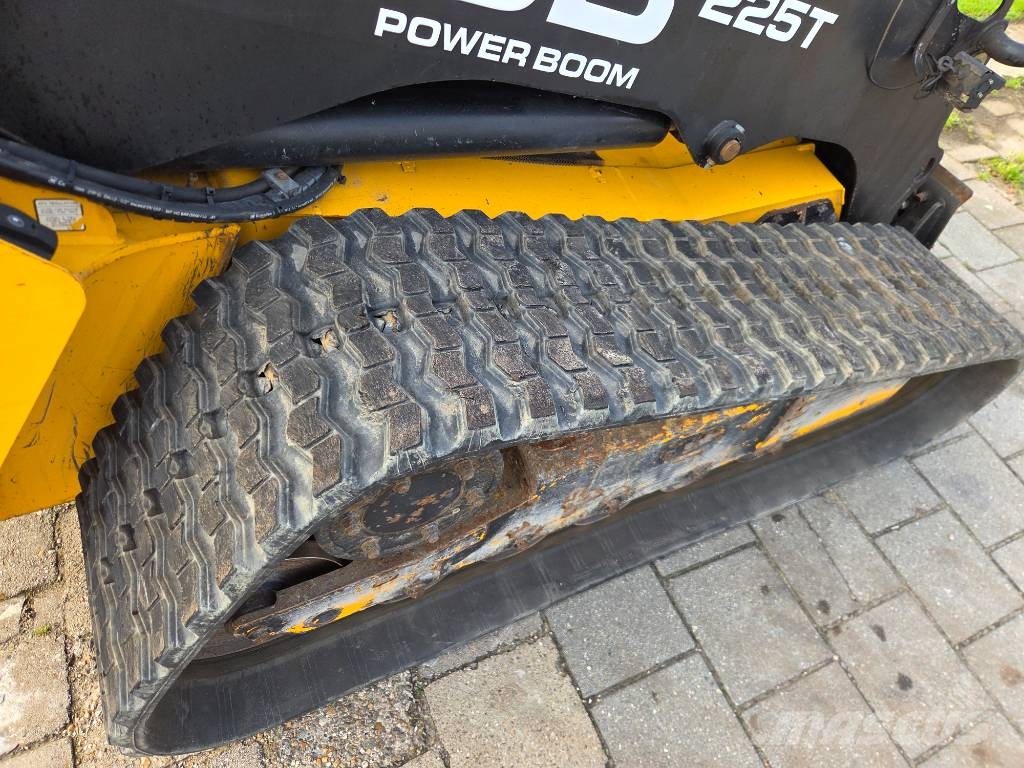 JCB 225 T Lietoti riteņu kompaktiekrāvēji