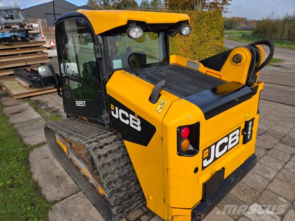 JCB 225 T Lietoti riteņu kompaktiekrāvēji