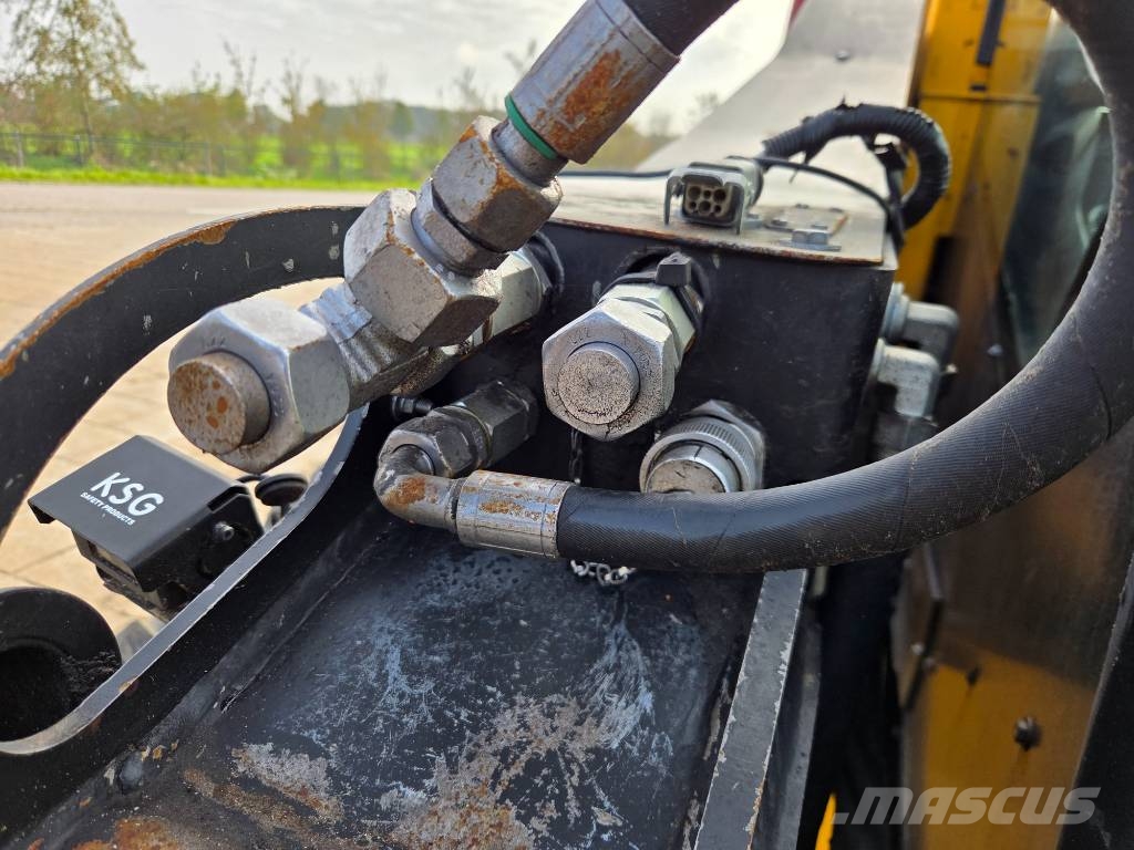 JCB 225 T Lietoti riteņu kompaktiekrāvēji