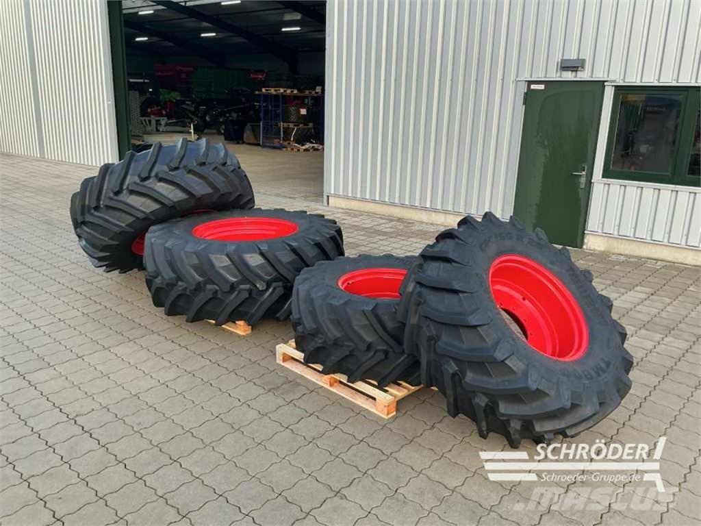 Fendt 2X 600/65 R28 / 2X 710/70 R38 TRELLEBORG Renkaat ja vanteet