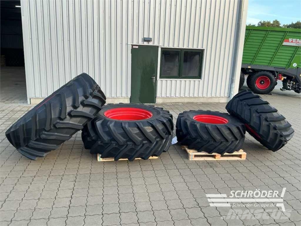 Fendt 2X 600/65 R28 / 2X 710/70 R38 TRELLEBORG Renkaat ja vanteet