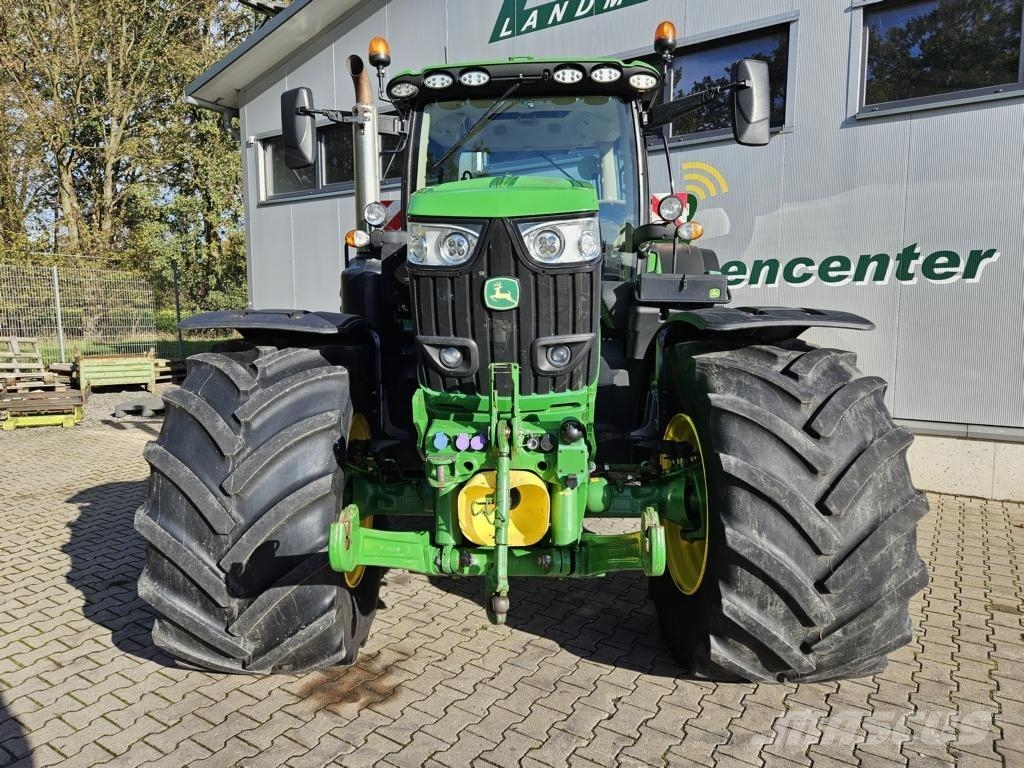 John Deere TRAKTOR 6215R Agricultura - Otros