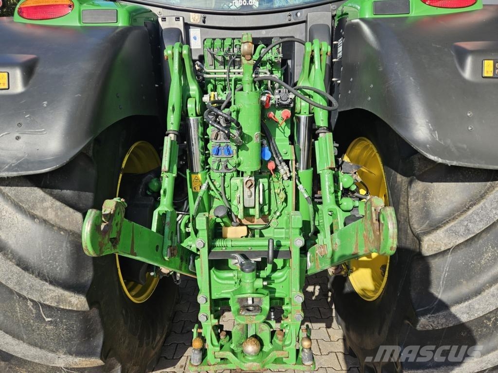 John Deere TRAKTOR 6215R Agricultura - Otros