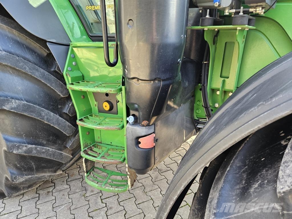 John Deere TRAKTOR 6215R Agricultura - Otros