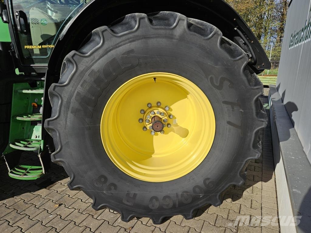 John Deere TRAKTOR 6215R Agricultura - Otros
