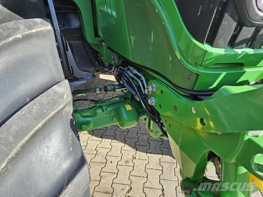 John Deere TRAKTOR 6215R Agricultura - Otros